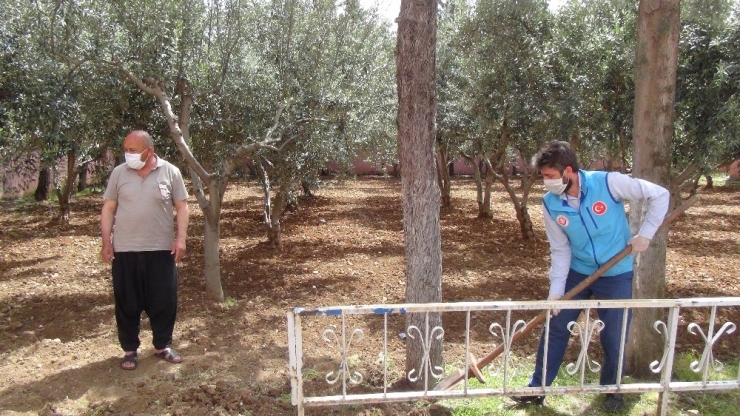 Cami İmamının Çağrısına Din Görevlileri Koştu