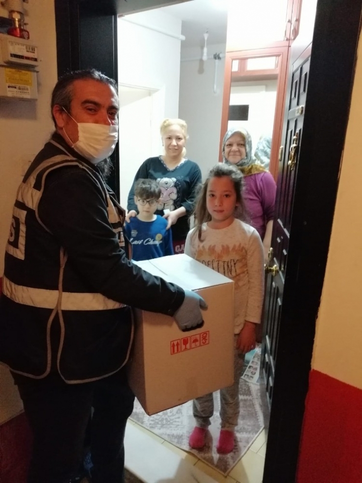 Giresun Emniyet Müdürlüğü Çalışanları Yardıma Muhtaçlar İçin Ramazan Kolisi Hazırladı