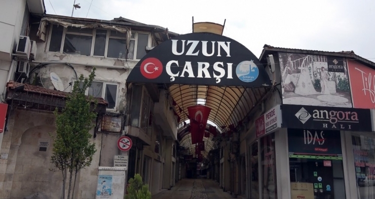 Tarihi Uzun Çarşı’da Ramazan’ın İlk Günü Sessizlik