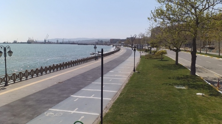 Hava Güzel Sokaklar Boş