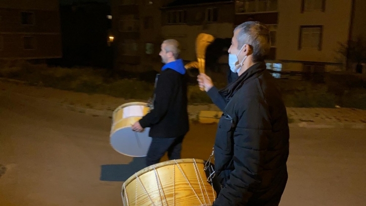 İstanbul İlk Sahura Davul Sesleriyle Uyandı