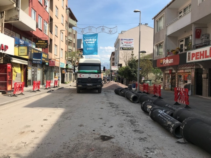 İzmit Bağdat Caddesi’nde Altyapı Çalışmaları Sürüyor