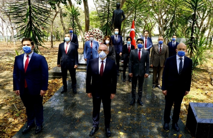 Venezuela’da 23 Nisan Coşkusu