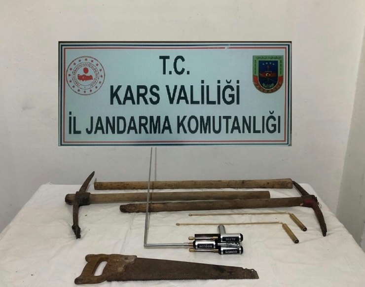 Kars’ta Jandarma Kaçak Kazı Yapanlara Göz Açtırmıyor