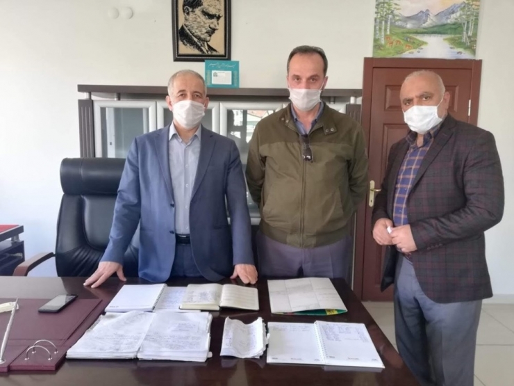 Kayseri’de Kur’an Kursu Hocası 7 Bakkalın Veresiye Defterini Satın Aldı