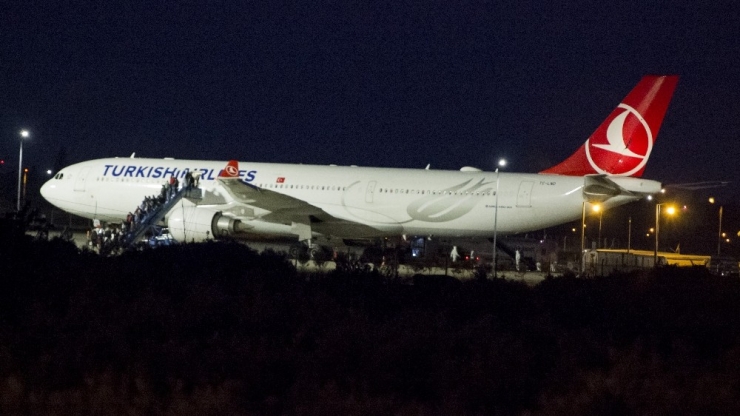 Kazakistan’dan 164 Vatandaş Balıkesir’e Getirildi