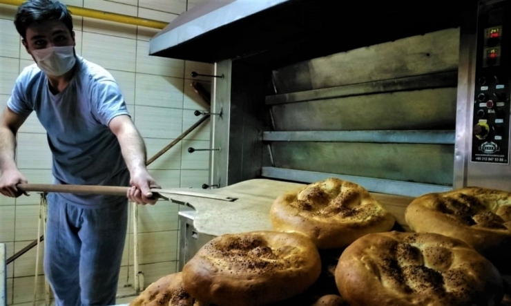 Ramazanın İlk Pideleri Sokaklardan Satılacak