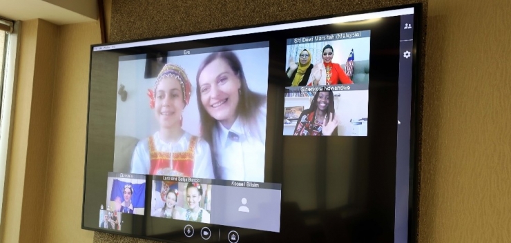 Başkan Büyükaydın, 23 Nisan Çocuklarını Video Konferans İle Kutladı