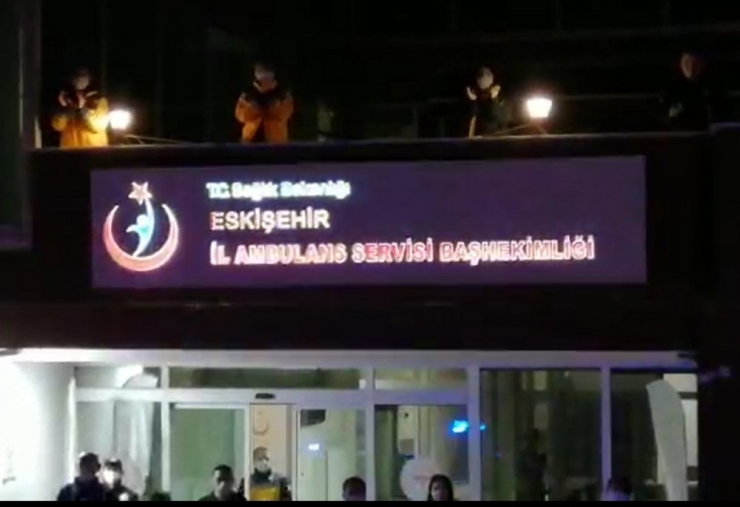 Eskişehir 112 Personeli Bu Kez ’Ulusal Egemenliği’ Kutlamak İçin Dışarı Çıktı