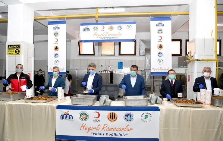 Malatya’da Günde 2 Bin Yaşlı Kişiye İftar Yemeği