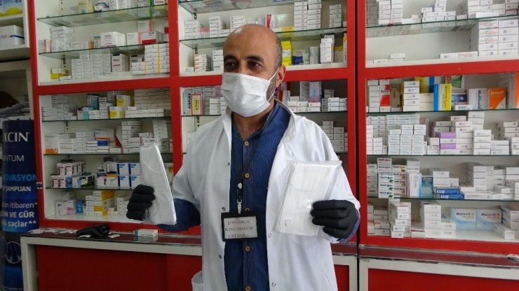 Muş’ta Eczaneler Ücretsiz Maske Dağıtımına Başladı