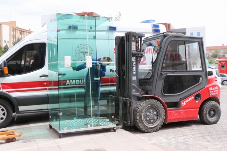 Cam Firması Sağlık Çalışanları İçin ’Steril Triyaj’ Kabini Üretti