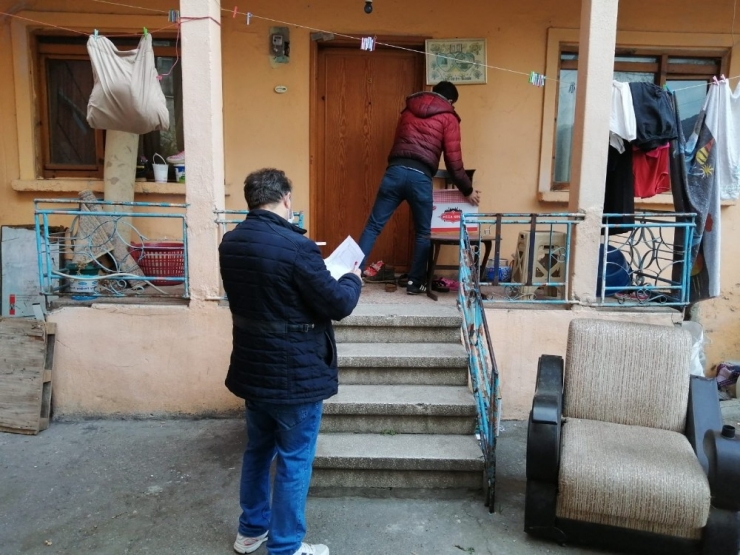 Aralarında Para Toplayan Esnaf 165 Gıda Kolisi Dağıttı