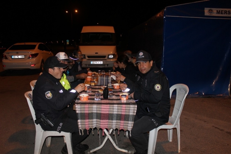 Müdür Elbir, Kontrol Noktasında Ekiplerle İlk Sahuru Yaptı