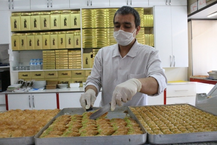 Uşak’ta Tatlıcı Esnafı Ramazan Ayı Satışlarından Umutlu