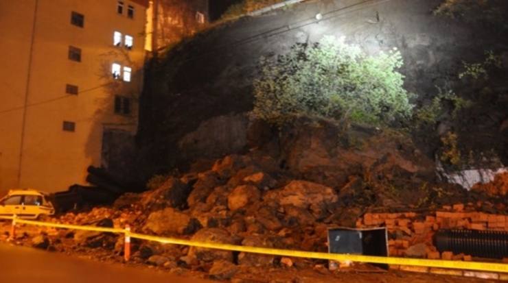 Şalpazarında Heyelan