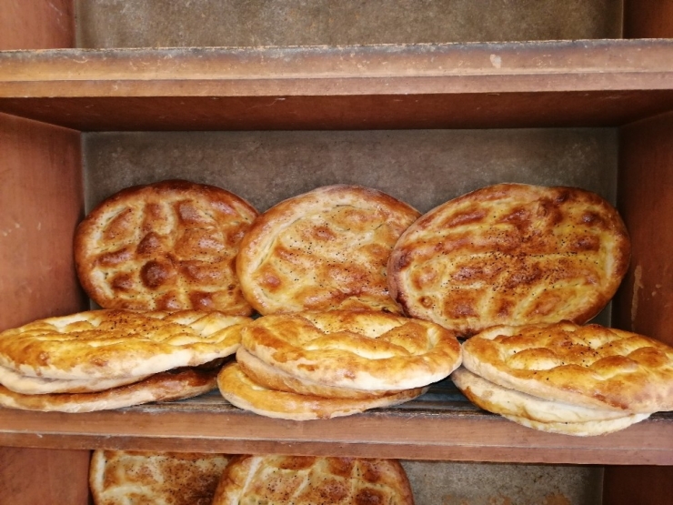 Fırıncılar Ramazan Pidesini Erkenden Hazırlıyor