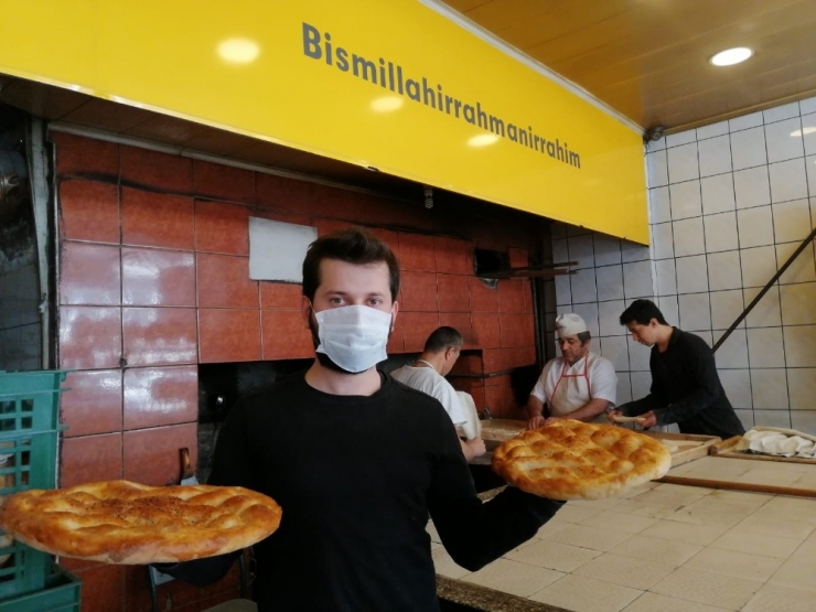 Fırıncılar Ramazan Pidesini Erkenden Hazırlıyor