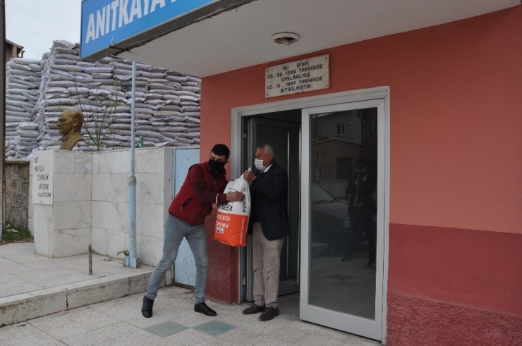 Afyonkarahisar’da Yüzde 75 Hibe Destekli Ayçiçeği Ve Kuru Fasulye Tohumu Dağıtıldı