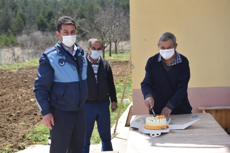 Başkan Çatal’dan Emekli Öğretmene Doğum Günü Sürprizi