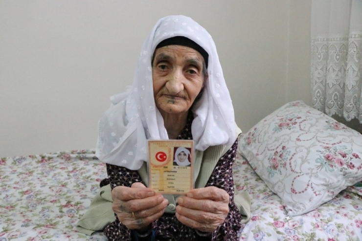 100 Yaşına Girenlere Sürpriz Doğum Günü