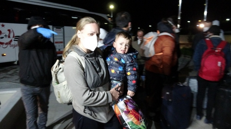 Ukrayna’dan Getirilen 323 Türk Vatandaşı Karantinaya Alındı