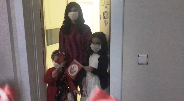 Kızılay Sağlık Çalışanlarının Çocuklarını Unutmadı