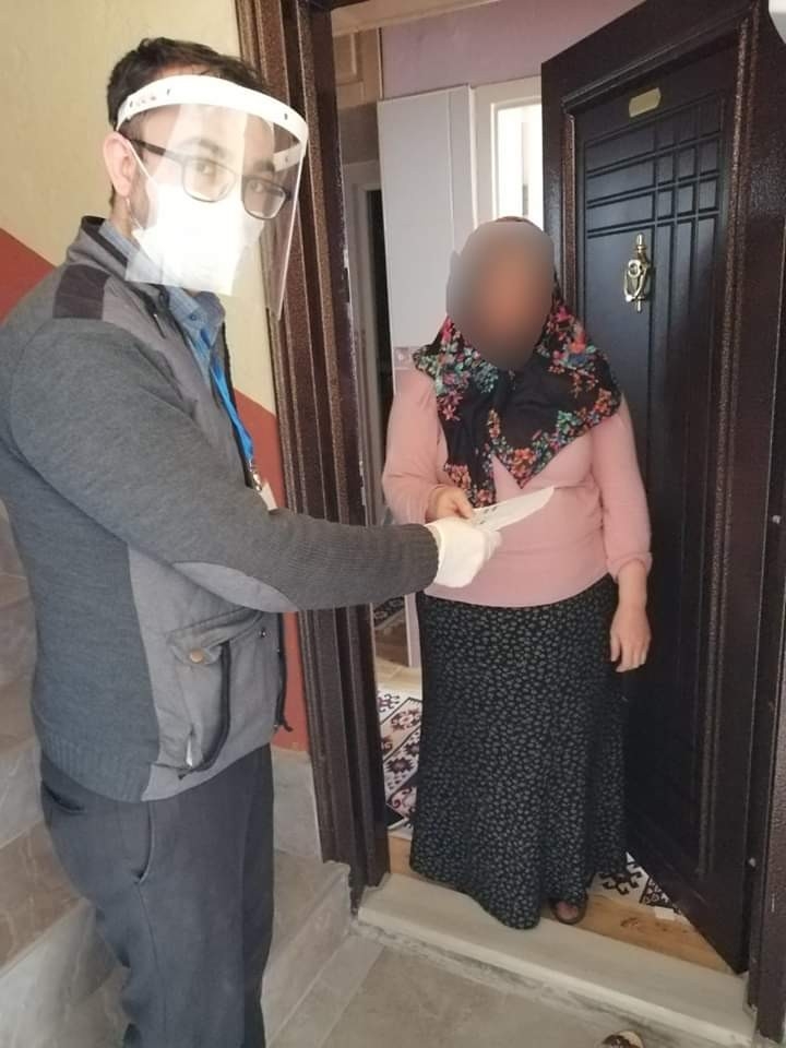 İhtiyaç Sahibi 7 Bin 502 Aileye Biner Liralık Destek