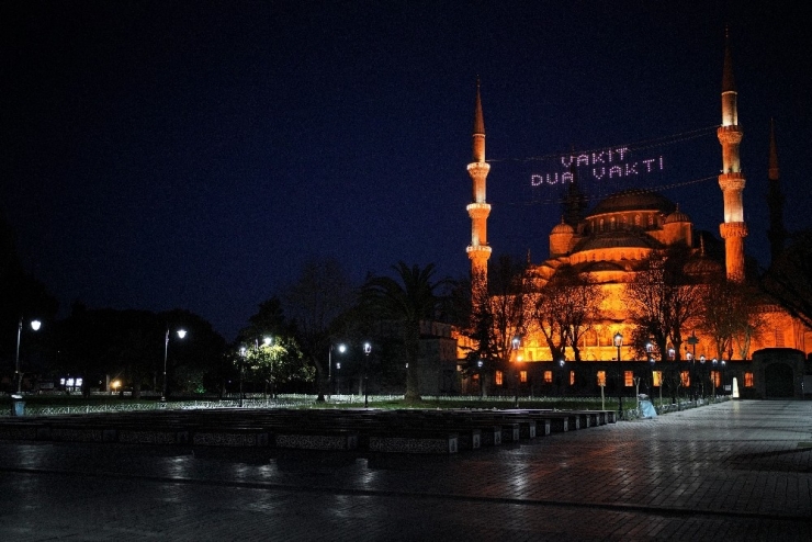 Ramazan Akşamlarını Boş Geçiren Tarihi Camiler Fotoğraf Karelerine Yansıdı