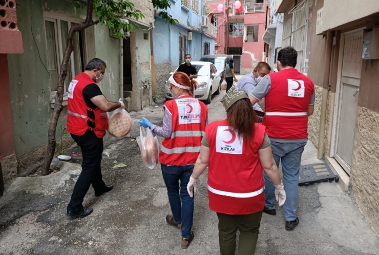 Vatandaşlara Sıcak İftar Yemeği Dağıtıldı