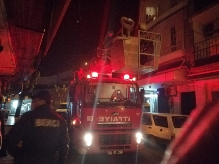 İtfaiye Ekipleri Balkonda Mahsur Kalan Yavru Köpek İçin Seferber Oldu