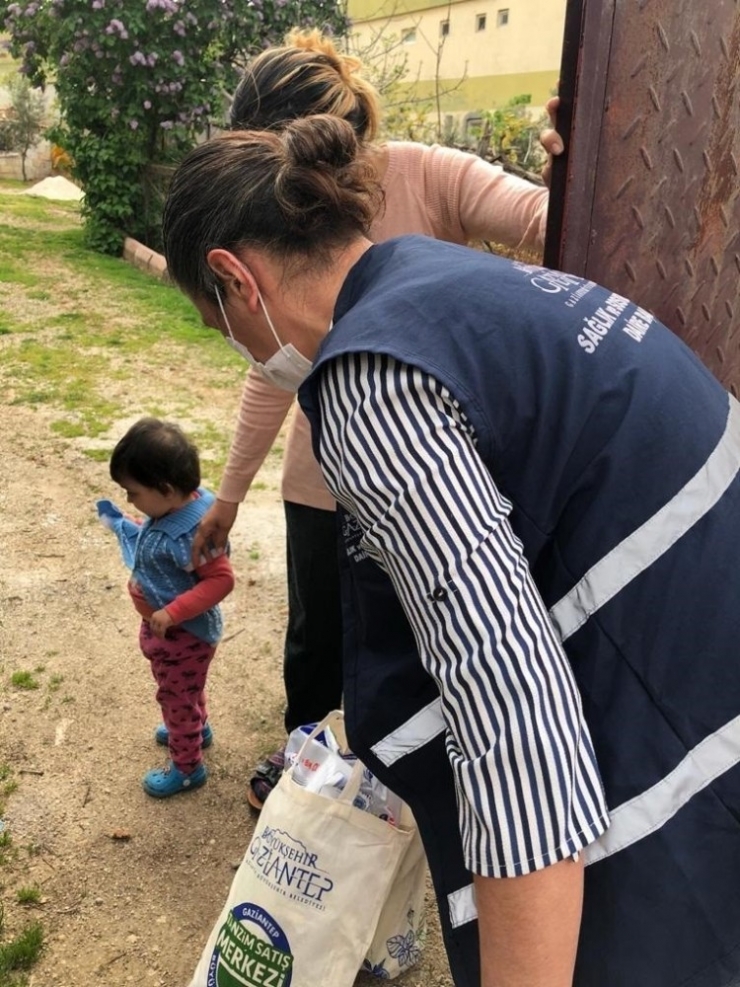 Gaziantep’te Sıcak Yemek Ve Gıda Paketi Yardımı