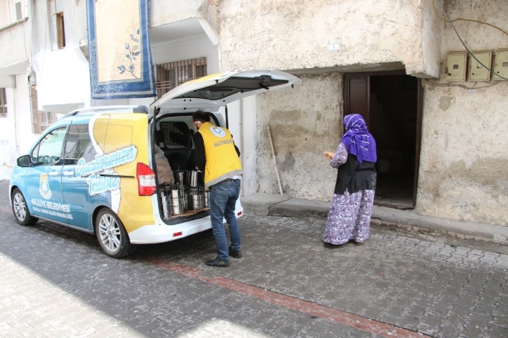 Haliliye’de İhtiyaç Sahibi Ailelere İftarlık Yemek