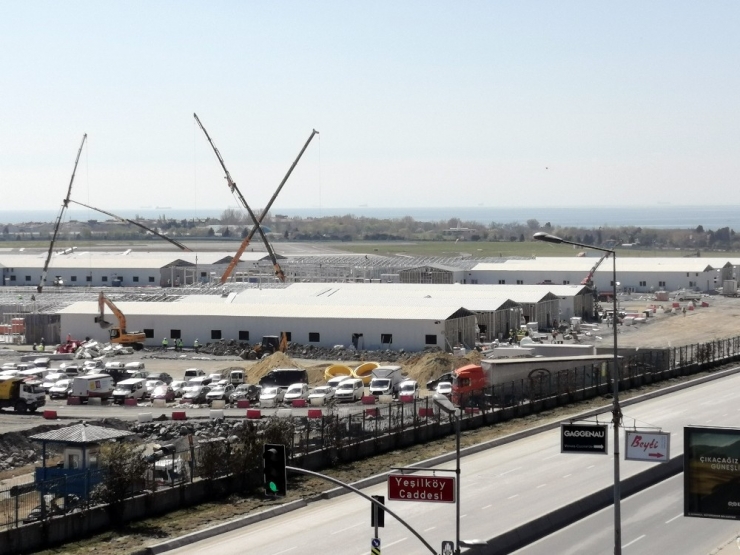 Atatürk Havalimanı’ndaki Hastanenin Çatı Ve Duvarları Ortaya Çıktı