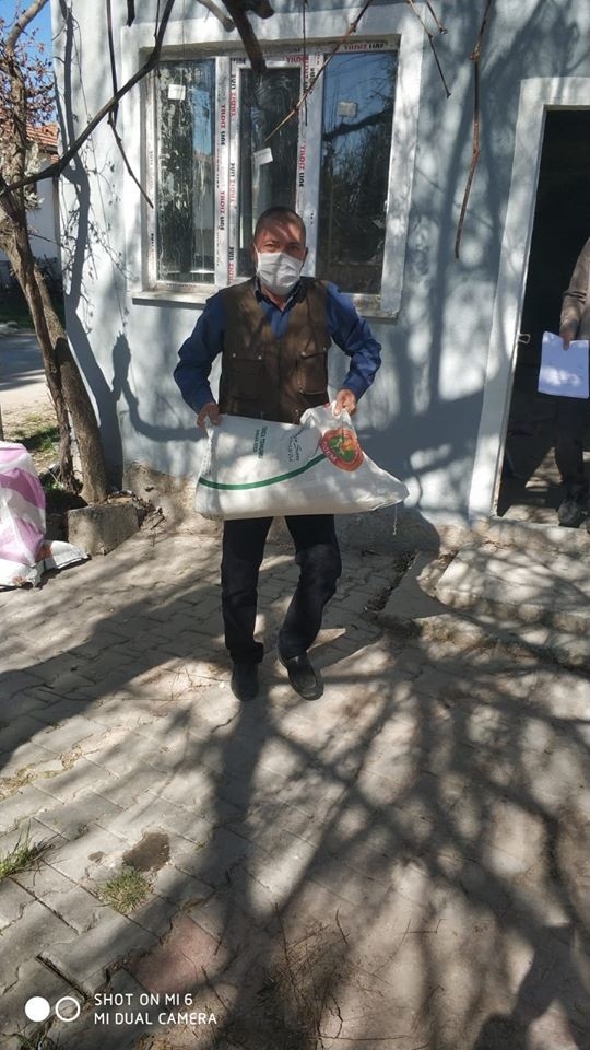 Üreticiye ’’Yonca’’ Tohumu Dağıtıldı