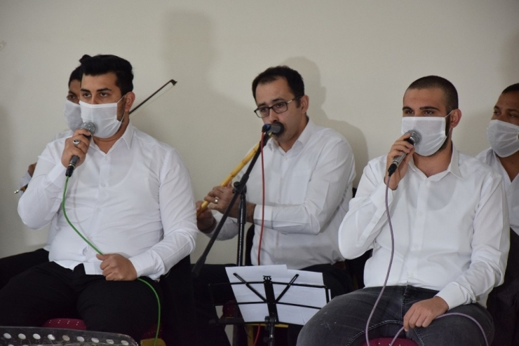 Roman İlahi Grubundan Korona Konseri