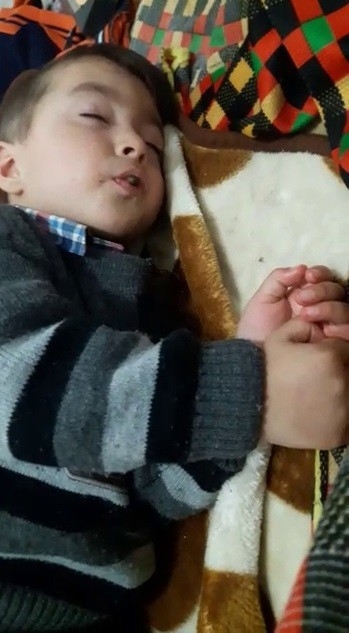 Sahurda Çocuğun Uykuyla İmtihanı Gülümsetti