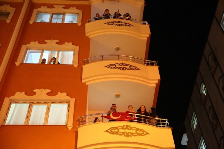 Büyükşehir Belediyesinden Evde Kalan Vatandaşa 3 Dilde İlahi Dinletisi