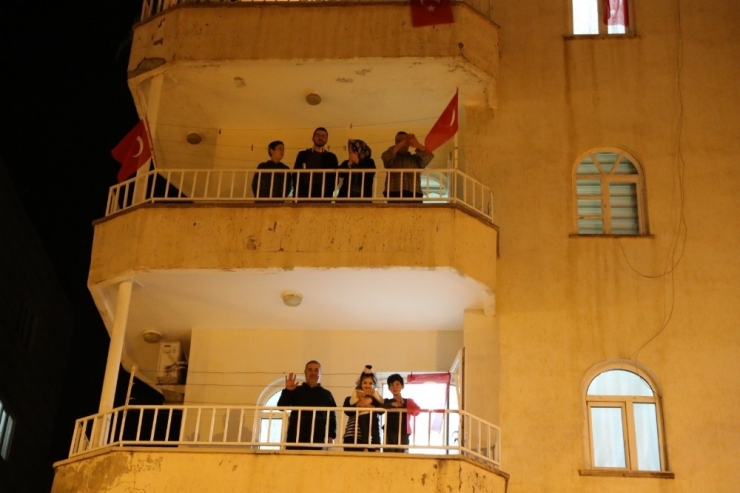 Büyükşehir Belediyesinden Evde Kalan Vatandaşa 3 Dilde İlahi Dinletisi