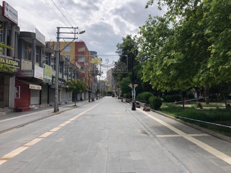 Kızıltepe Cumhuriyet Meydanı Sessizliğe Büründü