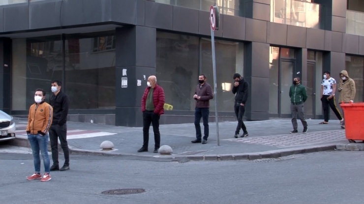 Ramazan’ın 2. Gününde De Sosyal Mesafeli Pide Kuyruğu Oluştu