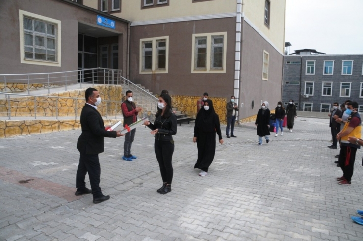 Şırnak’ta İzolasyon Sürecini Tamamlayan 11 Sağlıkçı Göreve Başladı