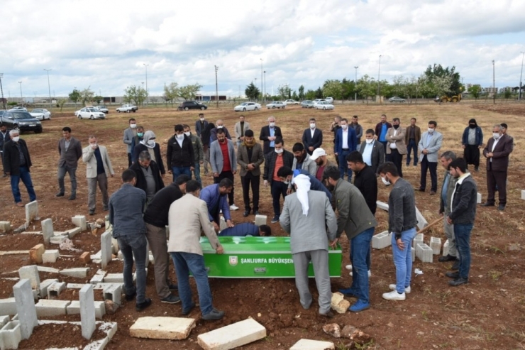 Köpeklerin Saldırısında Ölen Çocuk Defnedildi