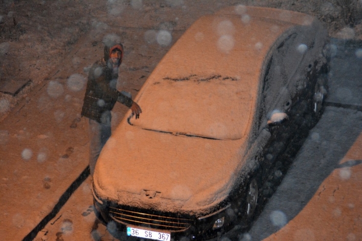 Sarıkamış Beyaza Büründü, Nisan Ayında Yağan Kar Şaşırttı