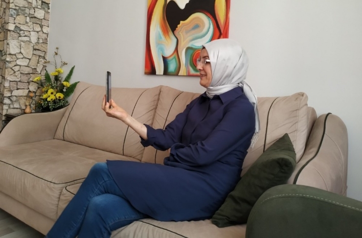 Sevimli Üçüzler Öğretmenlerinin Doğum Gününü Görüntülü Kutladı