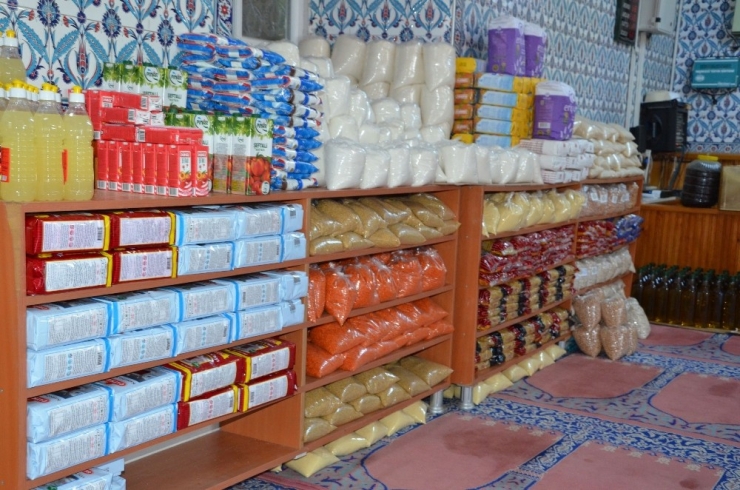 Ayakkabılıklar Gıda Ve Temizlik Malzemeleri Rafı Oldu