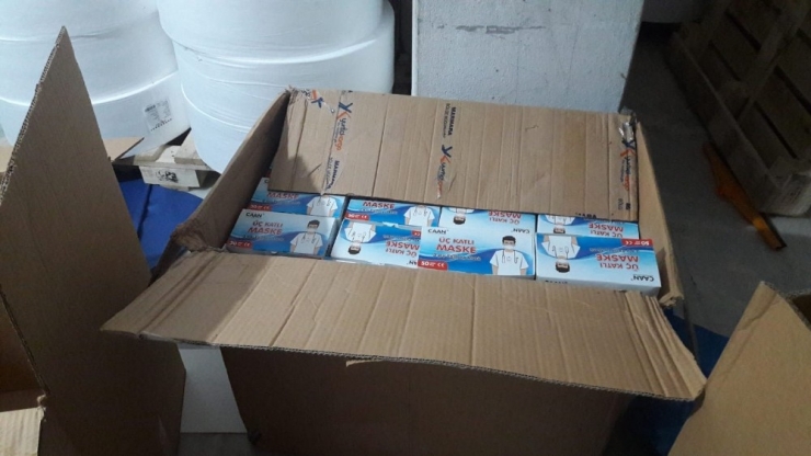 Ümraniye’de Kaçak Maske Operasyonu: 5 Bin Kaçak Maske Ele Geçirildi