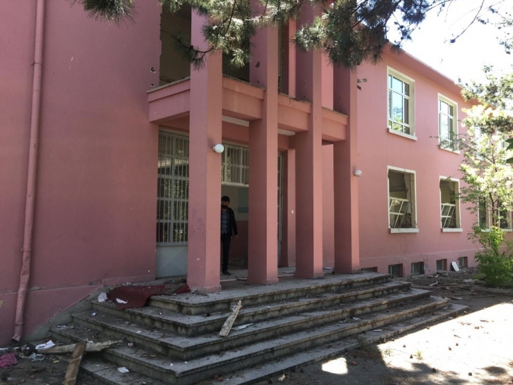 Sümer İlkokulu Yıkım Çalışmaları Başladı