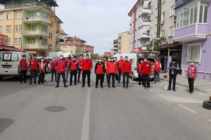 Sokağa Çıkmayan Vatandaşa Ücretsiz Ekmek Dağıtımı