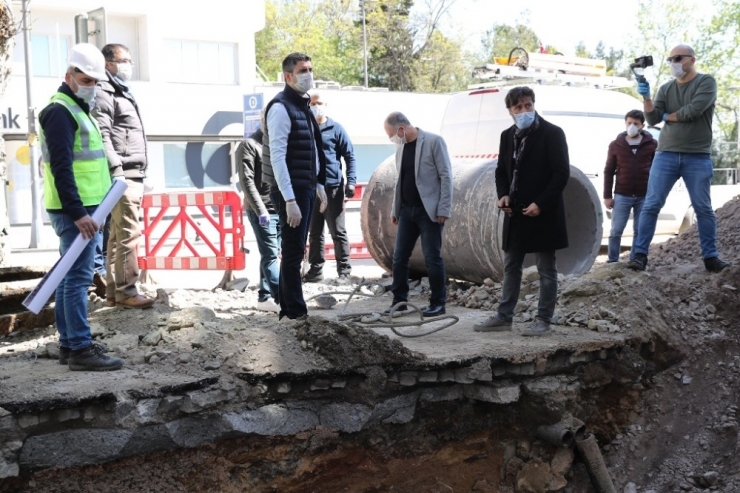 4 Günlük Korona Kısıtlamasında Kartal’da Alt Yapı Çalışması Hız Kazandı